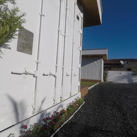 Container Guesthouse - 2 Урубісі Екстер'єр фото