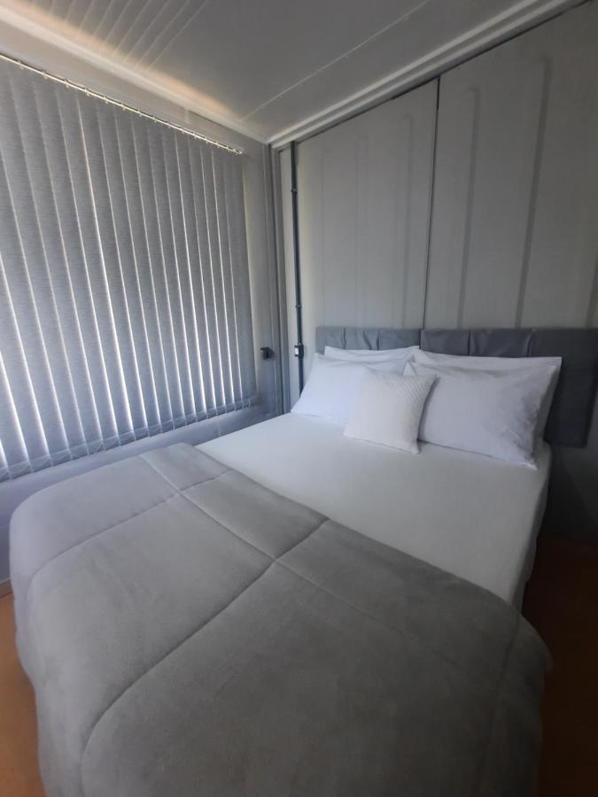 Container Guesthouse - 2 Урубісі Екстер'єр фото